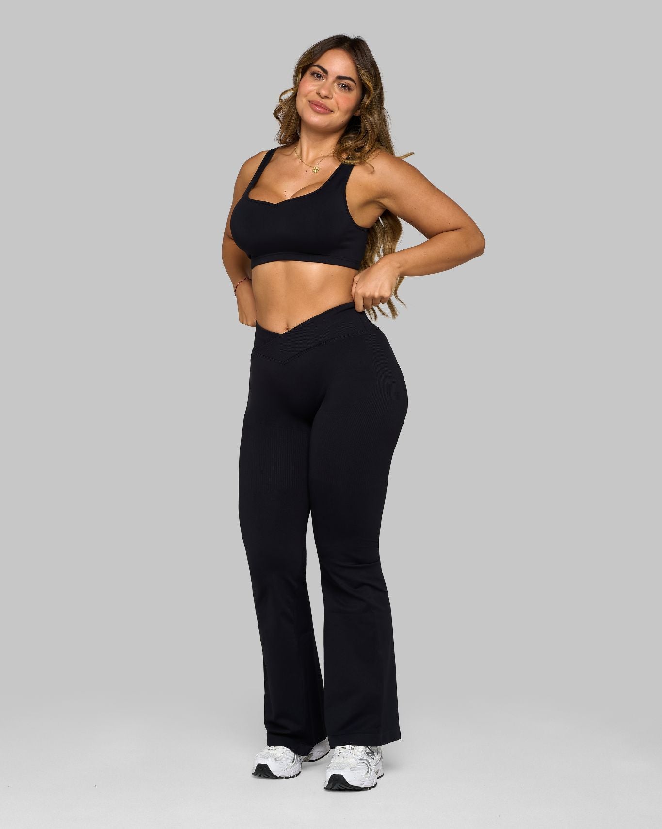 V-Waist Flared Leggings | Night Black