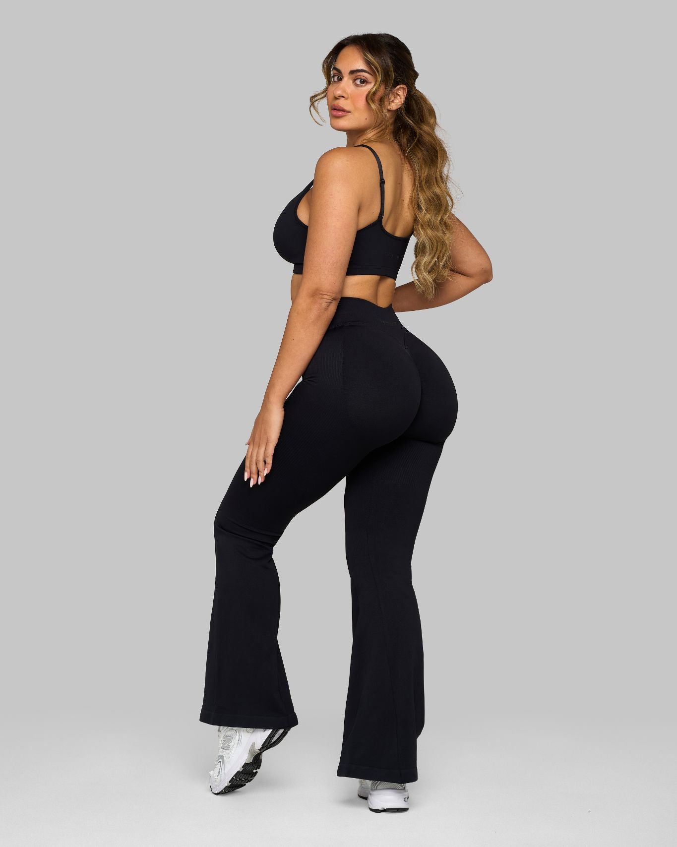 V-Waist Flared Leggings | Night Black